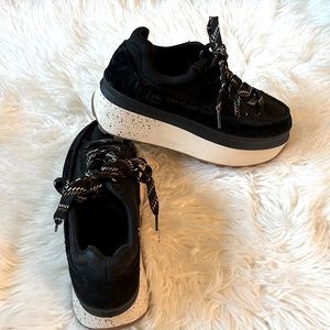 UGG Platform Black Leather Sneaker w Marin Lace USA Size 7.